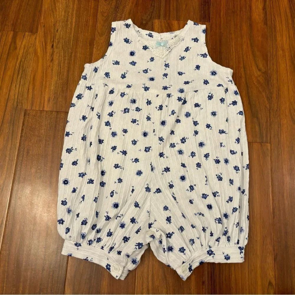 Paper Dolls Vintage white/blue floral sleeveless romper
